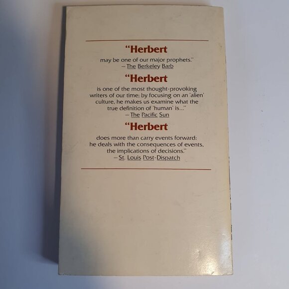 The Santaroga Barrier by Frank Herbert (1982) book - Picture 3 of 9